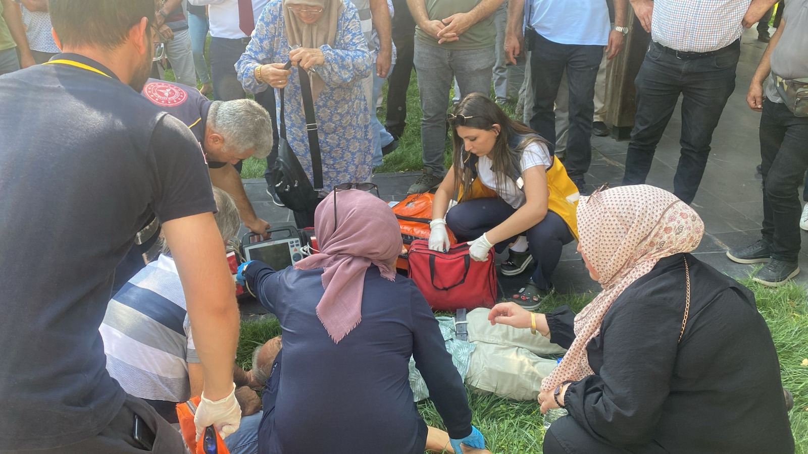 Rahatsızlanan vatandaşa ilk müdahaleyi Başkan Büyükkılıç yaptı